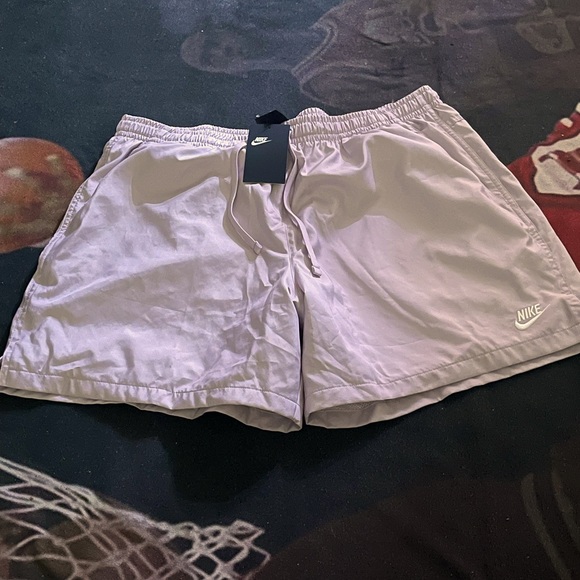Used - Nike Club Essentials Woven Flow Shorts lilac (Tag has been removed) - Picture 1 of 1
